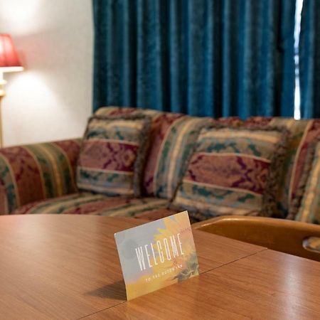 Dutch Inn Cornwall Bagian luar foto