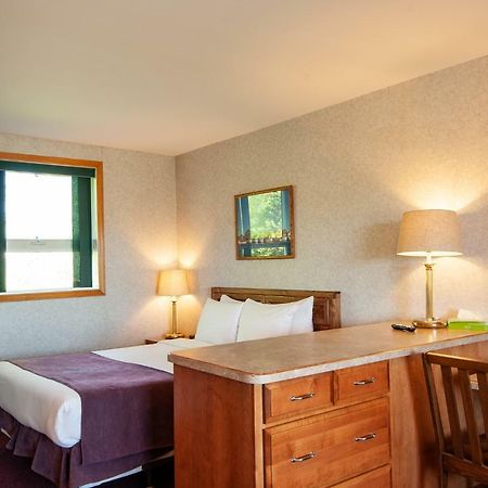 Dutch Inn Cornwall Bagian luar foto