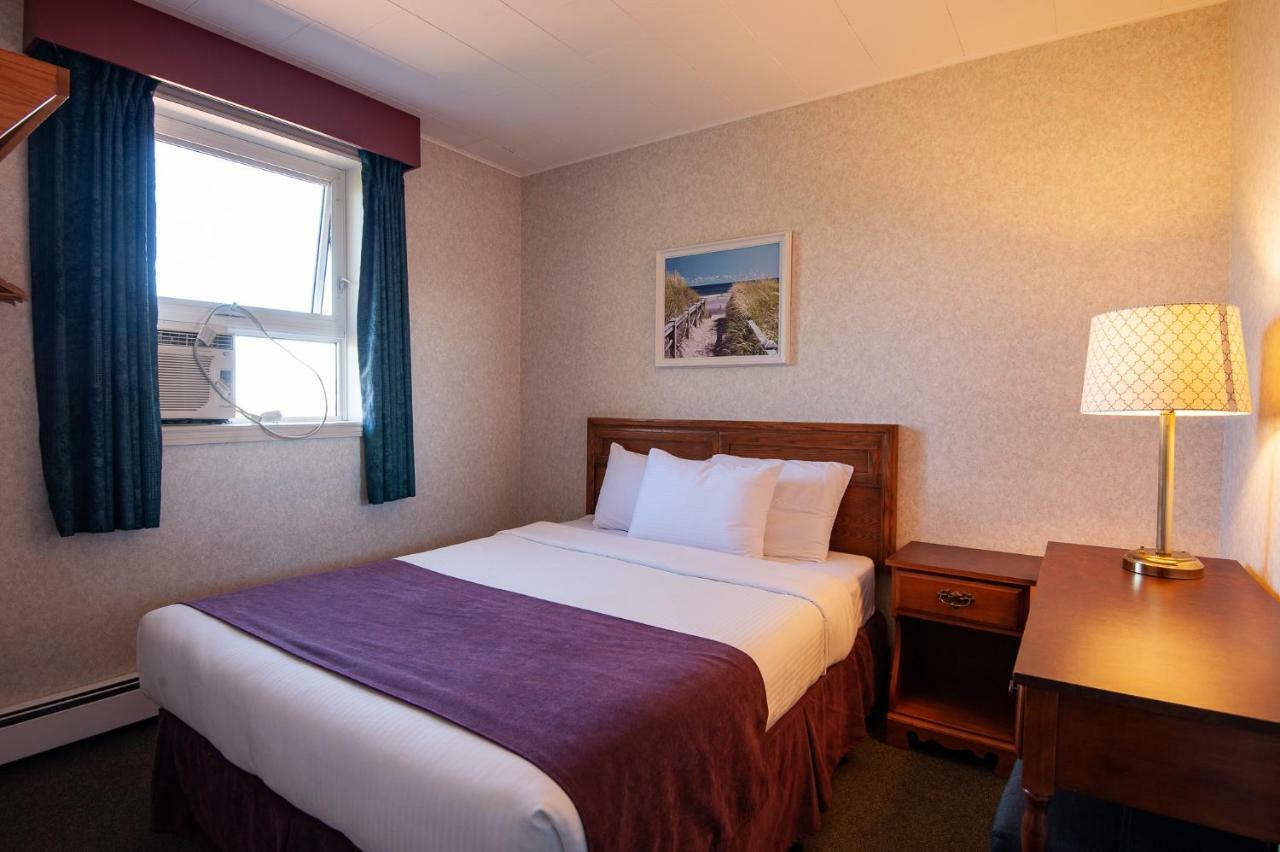 Dutch Inn Cornwall Bagian luar foto