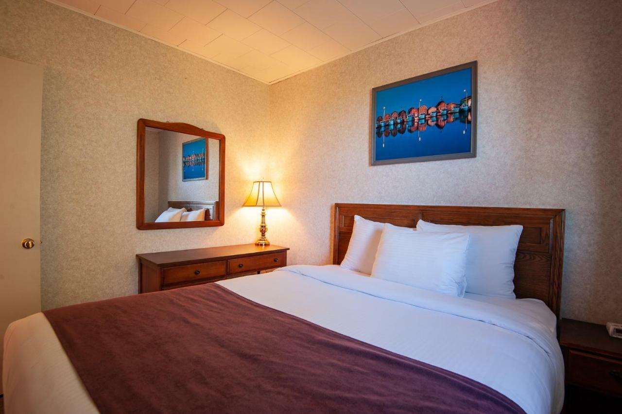 Dutch Inn Cornwall Bagian luar foto