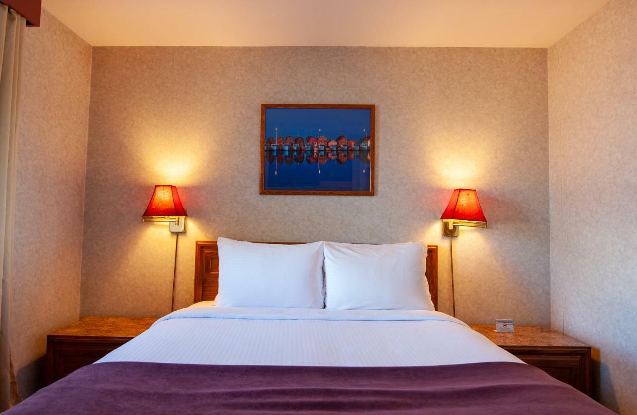 Dutch Inn Cornwall Bagian luar foto
