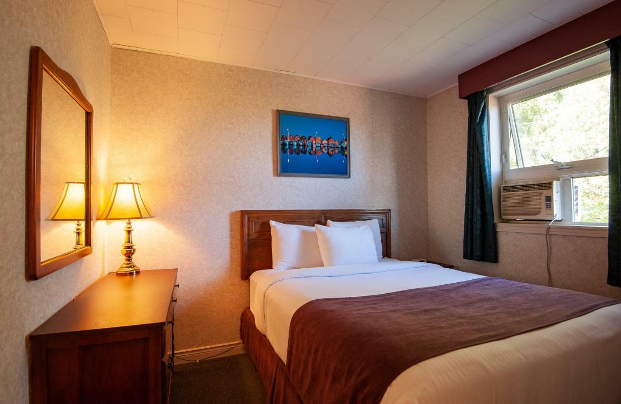 Dutch Inn Cornwall Bagian luar foto