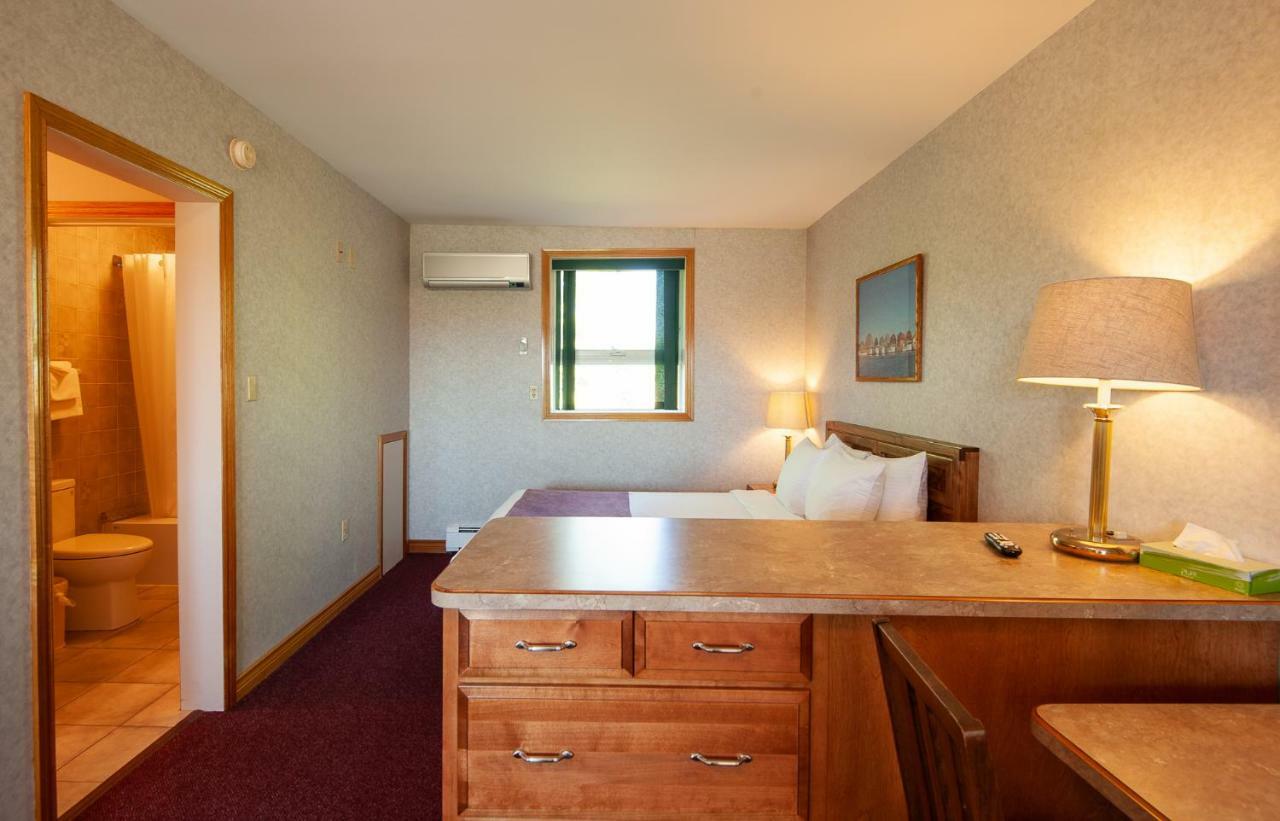 Dutch Inn Cornwall Bagian luar foto