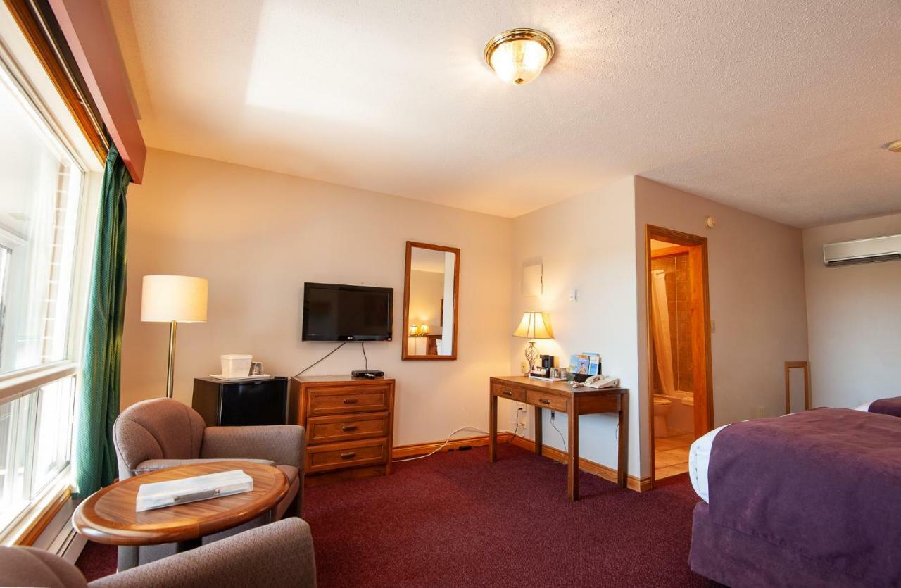 Dutch Inn Cornwall Bagian luar foto