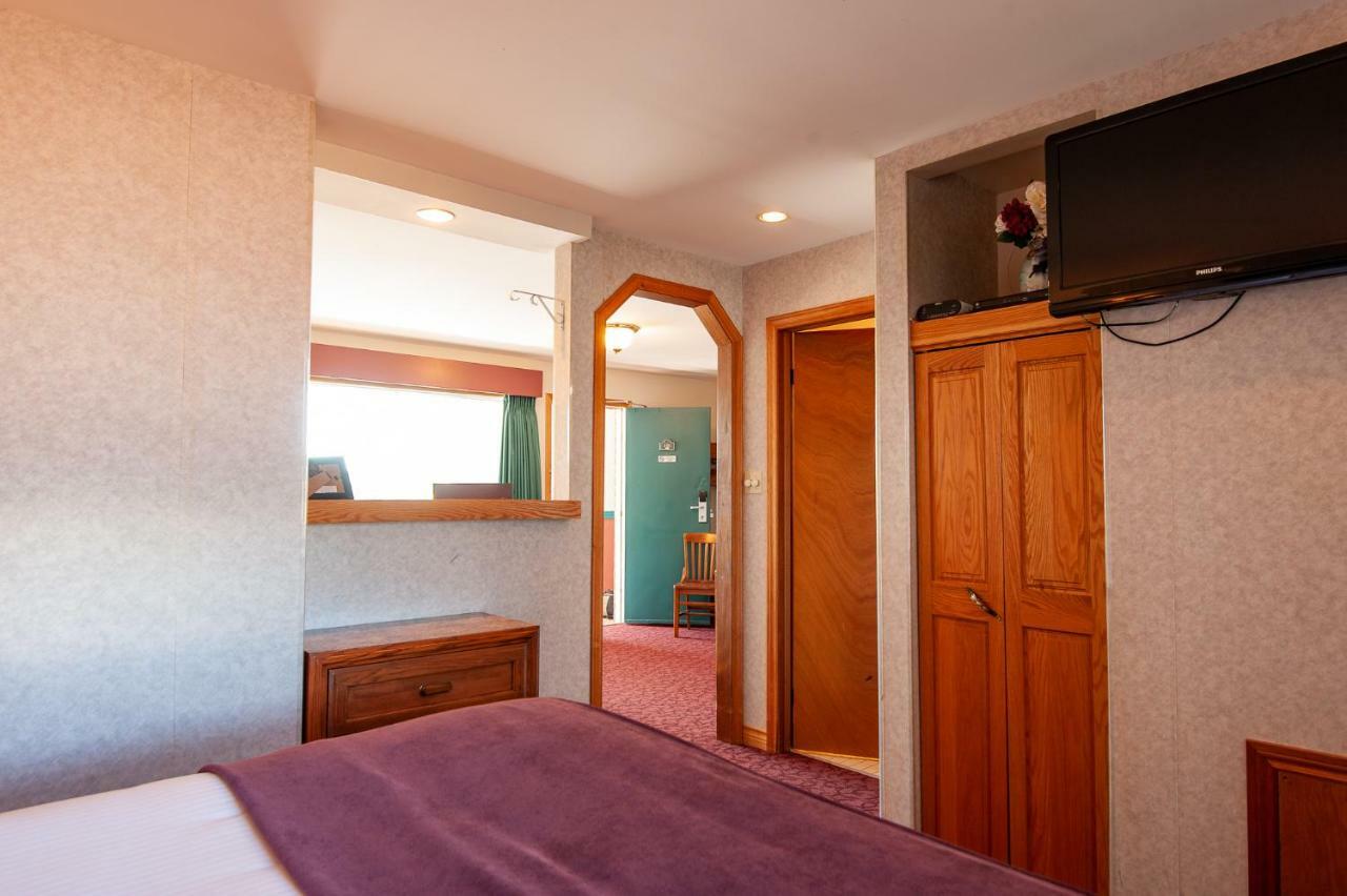 Dutch Inn Cornwall Bagian luar foto