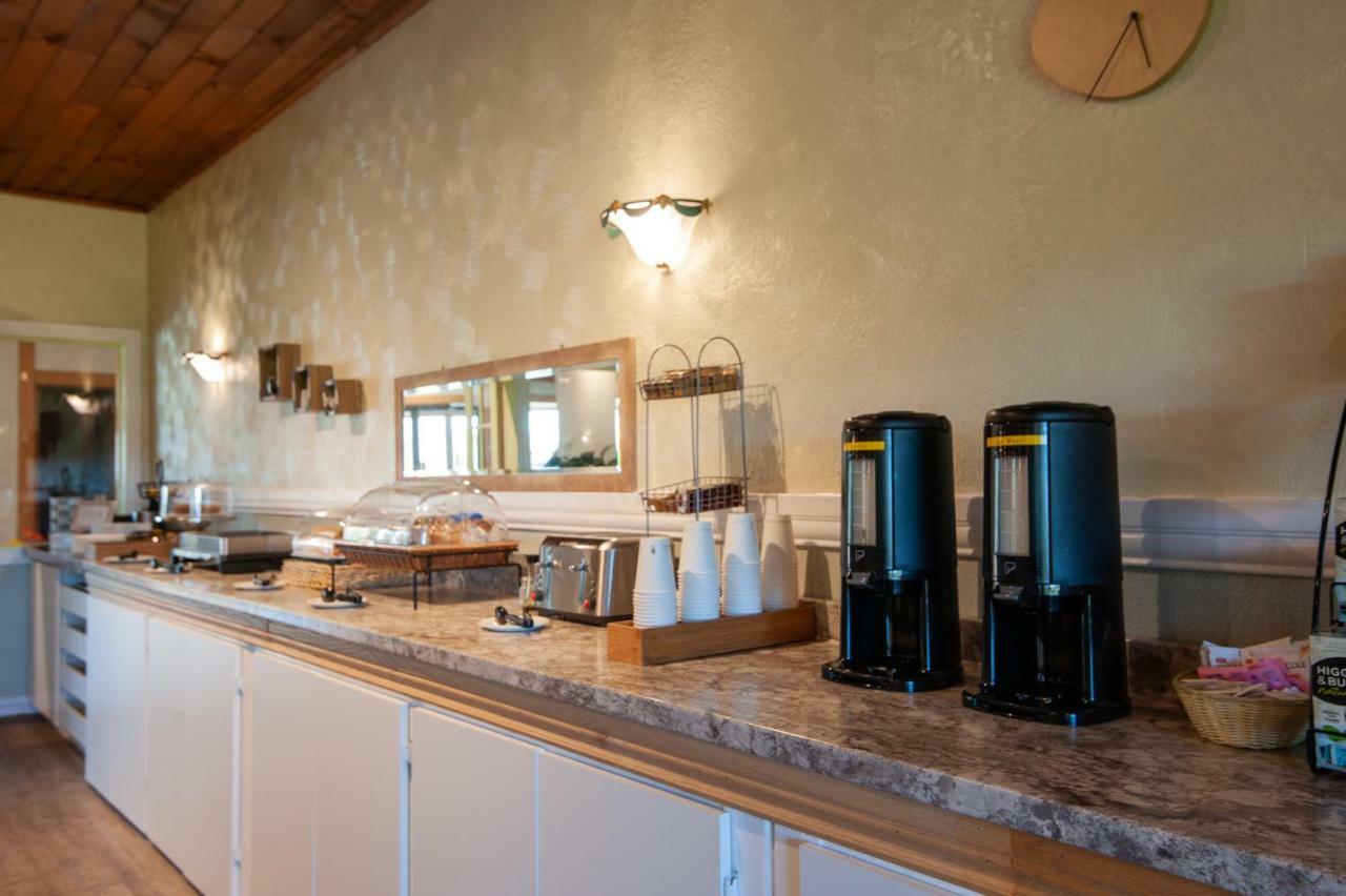 Dutch Inn Cornwall Bagian luar foto