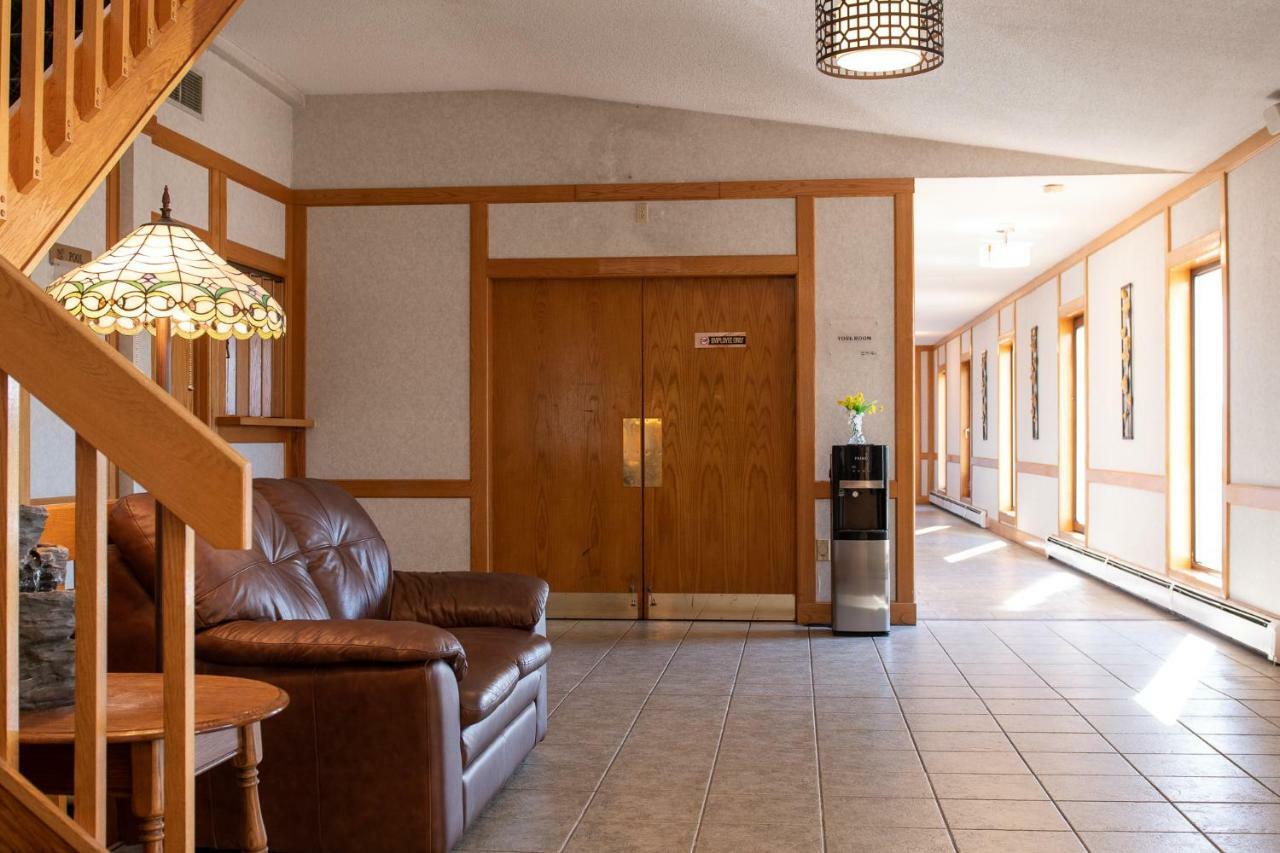 Dutch Inn Cornwall Bagian luar foto